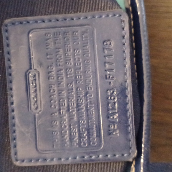 Coach Daisy Kyra Signature Scarf Print Tote Bag / Crossbody - Picture 15 of 16